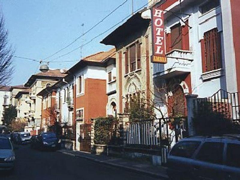 Hotel Ambra Milan Bagian luar foto