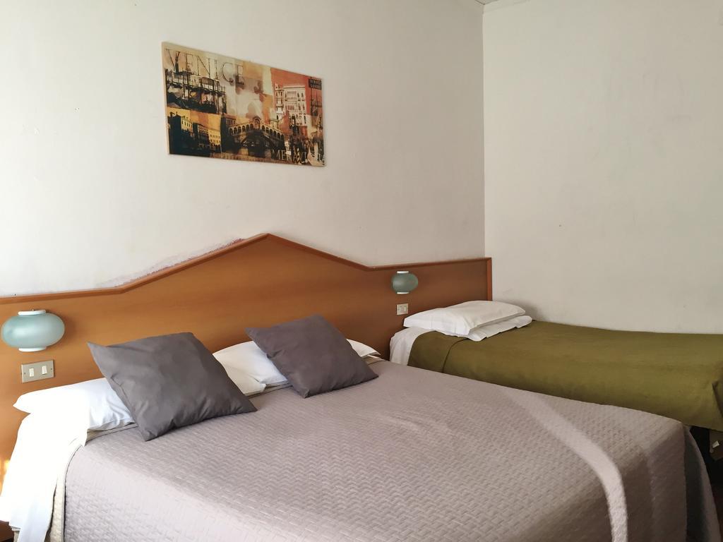 Hotel Ambra Milan Bagian luar foto